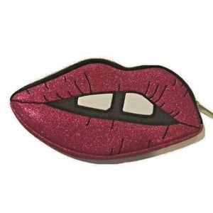 🅱️🆓NWT🏷️”Mind the Gap” Zip Clutch*Blue Glitter*